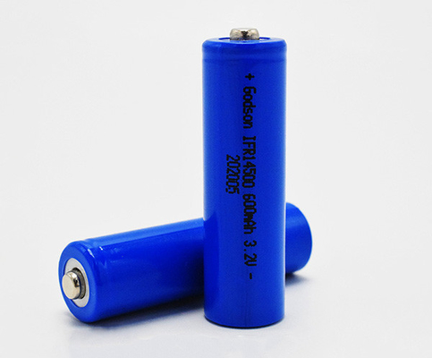 Encendiendo la batería recargable 14500 LiFePO4 de 3,2 voltios favorable al medio ambiente